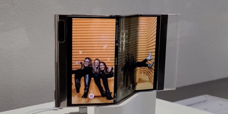 Samsung muestra prototipo de pantalla con varios pliegues para móviles del futuro