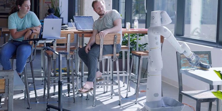 ¿Adiós a los humanos? Robots harán la limpieza en las oficinas de Google en Estados Unidos.