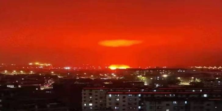 China: Cielo rojo sobre ciudad china causa el pánico entre los pobladores.