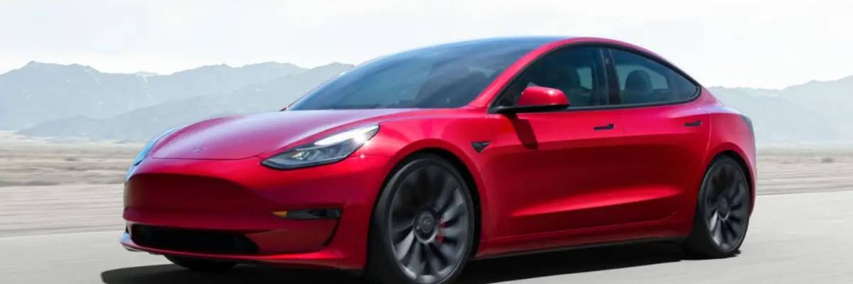 Tesla Motors: Una empresa futurista que, gracias a sus dificultades en el camino, crece cada día más.