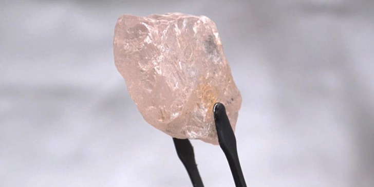Descubren el diamante rosa más grande en 300 años, en Angola