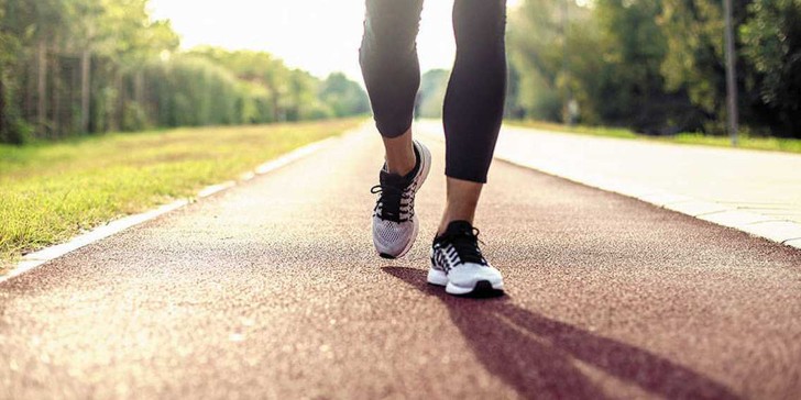 Beneficios de caminar a diario son muchos e impactan en tu salud.