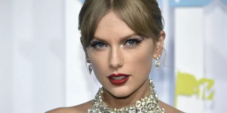 Taylor Swift, la primera artista en la historia de la música con el Top 10 de canciones más populares.