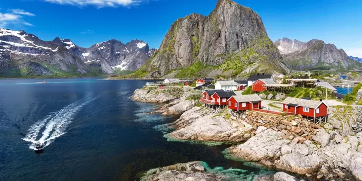 Noruega, el mágico país de las auroras boreales y los fríos glaciares.