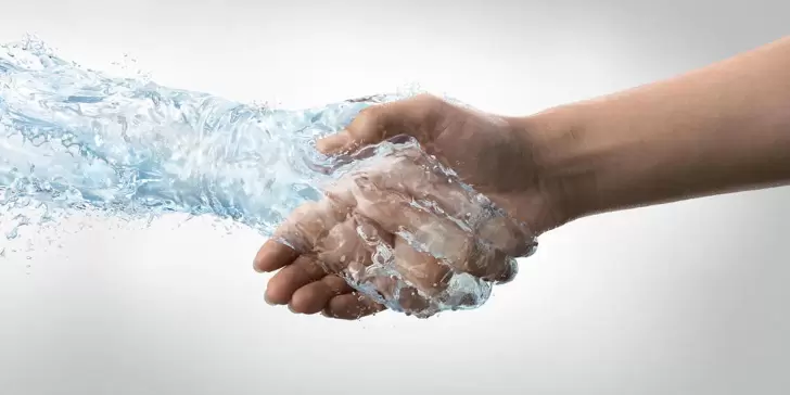 ¿Por qué sudan las manos y cómo evitarlo? Descubre las causas y soluciones