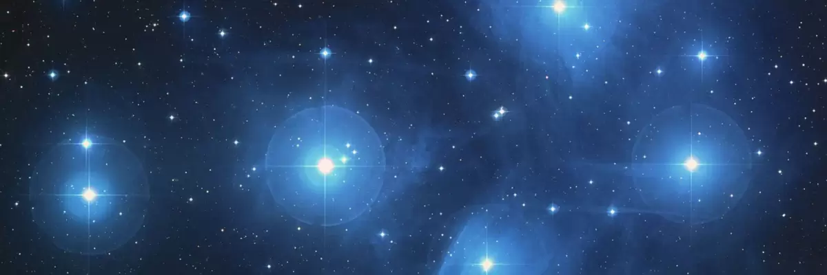 Las Pleyades: El cúmulo estelar que cautiva con su belleza.